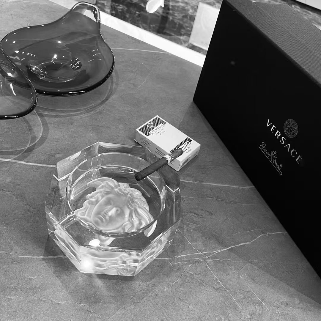 Versace glass single ashtray trinket tray - Image 2 of 2